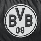 Vista dettagliata del logo del BVB in bianco e nero, con bordo ricamato e la scritta “BVB 09”, su supporto tessile.