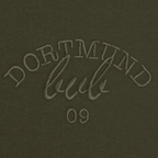Primo piano della maglia a girocollo da donna del BVB, di colore verde scuro, con la scritta “Dortmund” ricamata e il numero 09.