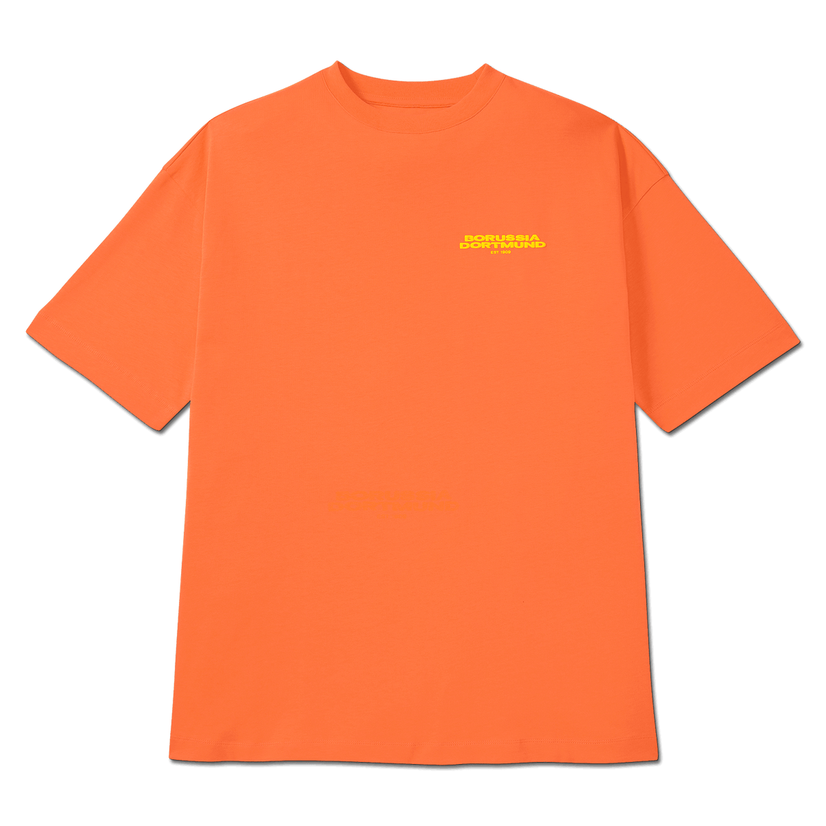 T-shirt BVB Urban d'un orange vif, orné d'un petit logo du Borussia Dortmund sur la poitrine, idéal pour les supporters et les tenues de loisirs sportives.