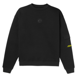 Sweat-shirt noir sobre à col rond du BVB, orné d'un logo BVB brodé sur la poitrine et de l'inscription « Borussia Dortmund » en jaune sur la manche droite ; idéal pour les supporters du club.