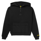 Schwarzer BVB-Kapuzenpullover mit BVB-Logo und gelbem Borussia Dortmund-Schriftzug am linken Ärmel; stylischer Fanartikel in schlichtem Design.