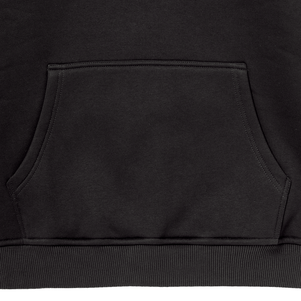 Detailaufnahme des schwarzen BVB Rainbow Hoodies mit Vordertasche und schlichten Nähten, ideal für Fans von Borussia Dortmund.