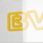 Dekorative BVB Lichtbox mit gelbem Schriftzug, ideal für Fans von Borussia Dortmund, perfekt als Beleuchtung oder Deko-Element.