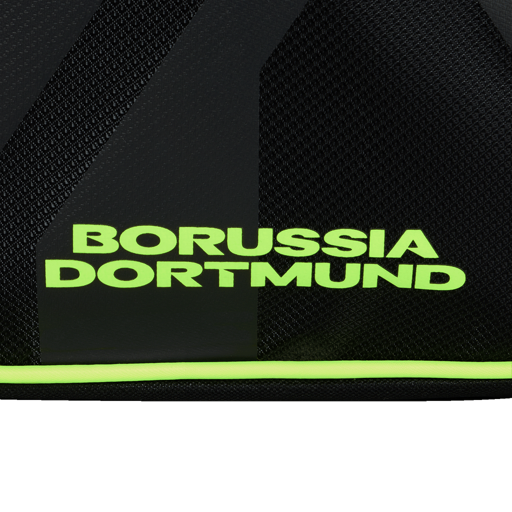 Schwarzer BVB Rucksack mit neon-grünem Borussia Dortmund Schriftzug, perfekt für Fans und Sportler.