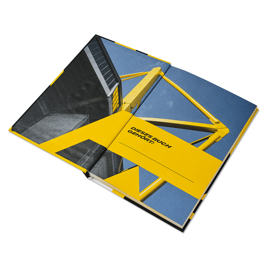 Album ouvert « BVB Freunde » aux couleurs noir et jaune, avec un motif marquant du SIGNAL IDUNA PARK à l'intérieur, idéal pour les supporters du Borussia Dortmund.