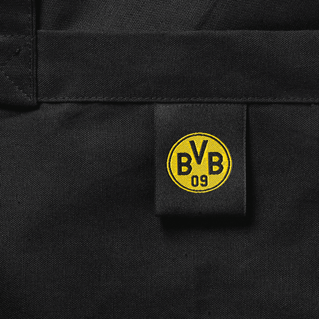Sac en coton noir avec le logo jaune du BVB cousu dessus, idéal pour les supporters du Borussia Dortmund.