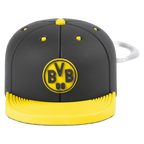 Schlüsselanhänger im Design einer schwarzgelben BVB-Kappe mit integriertem Flaschenöffner, perfektes Accessoire für Fans von Borussia Dortmund.