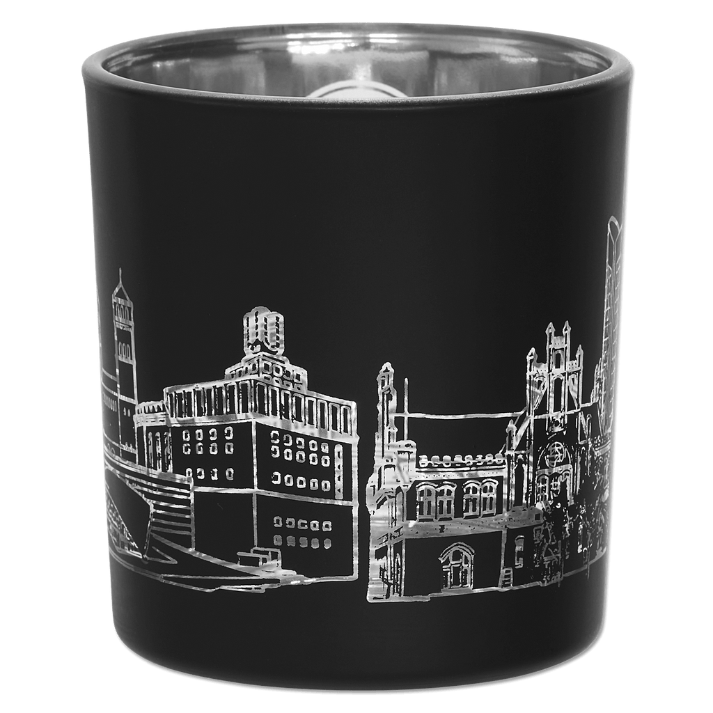 Lanterna nera del BVB con la silhouette in filigrana della città di Dortmund. Accessorio perfetto per i tifosi del Borussia Dortmund e ideale come elegante elemento decorativo.