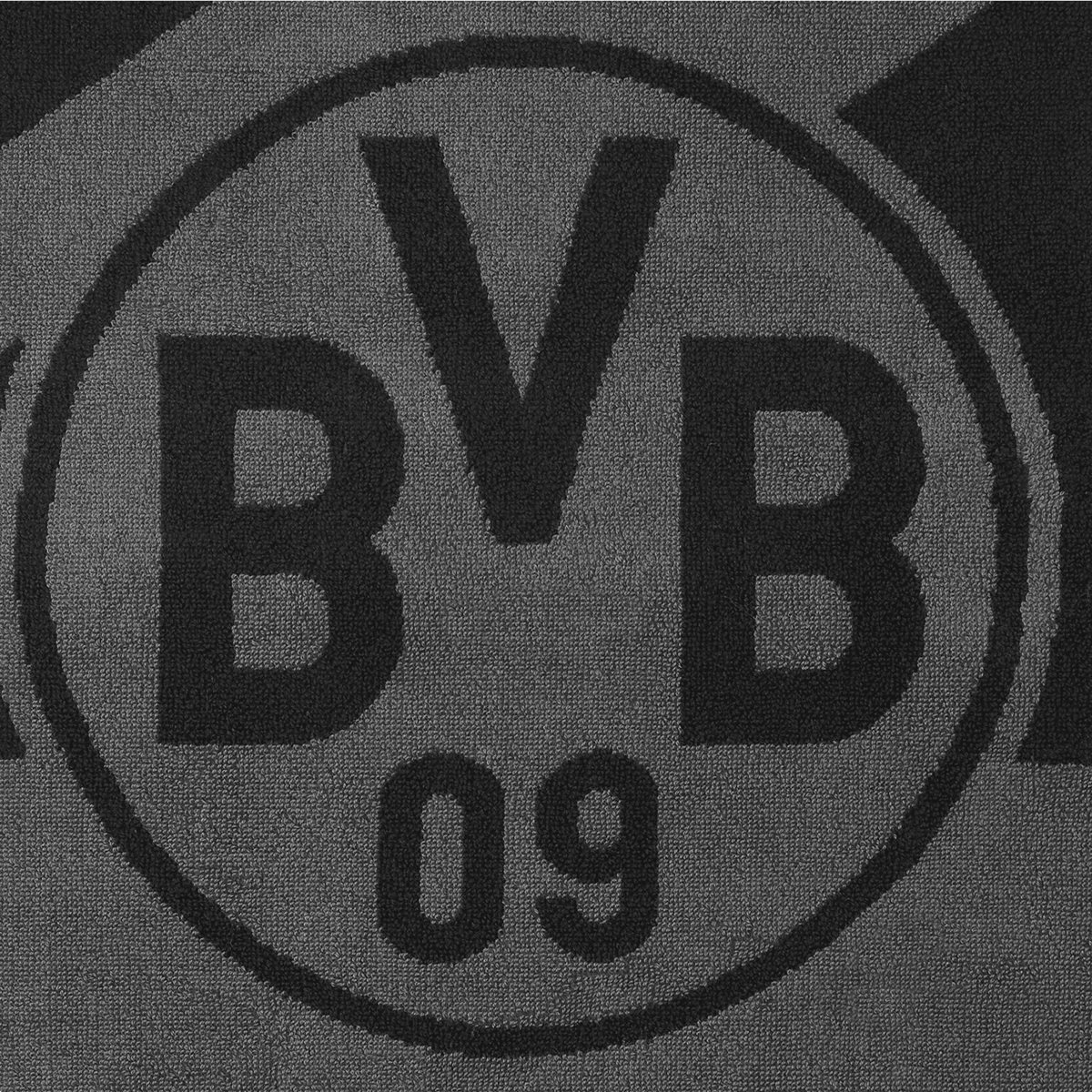 Graues und schwarzes BVB-Handtuch mit prominentem BVB-Logo, ideal für Fans von Borussia Dortmund, 50x100 cm groß.