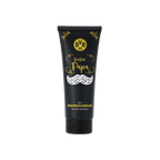 Gel douche 2 en 1 BVB pour la peau et les cheveux, présenté dans un tube noir orné de motifs jaunes et du logo BVB. Idéal comme cadeau pour le meilleur des papas.