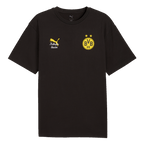 Schwarzes BVB KidSuper Graphic T-Shirt für Erwachsene, kurzärmelig mit BVB-Logo und Puma-Logo auf der Vorderseite.