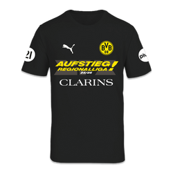 女士黑色T恤，纪念BVB 09女子队晋级24/25赛季地区联赛，印有BVB队徽、赞助商标识以及黄色字样“晋级地区联赛24/25”。