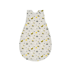 BVB Baby-Mäxchen Alvi Emma, un saco de dormir para bebés mullido y seguro con un estampado de abejas en negro y amarillo para los pequeños aficionados del Borussia Dortmund.