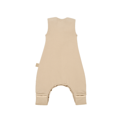 Schlafoverall für Babys in Beige aus der BVB-Kollektion, geeignet für alle Jahreszeiten, Rückansicht dargestellt.
