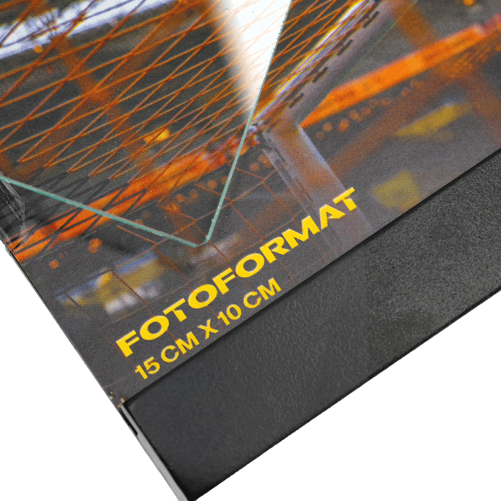 Black-and-yellow BVB picture frame for a season highlight, fits photos measuring 15 x 10 cm—perfect for Borussia Dortmund fans.