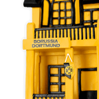 Mangiatoia per uccelli del BVB nei colori nero e giallo, con il logo del Borussia Dortmund ed elementi decorativi; ideale per gli appassionati di calcio e gli amanti degli uccelli.