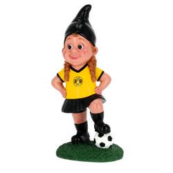 这尊身着黑色和黄色相间的多特蒙德队（BVB）队服、扎着辫子的女花园小矮人，头戴黑色帽子，手持足球伫立在绿茵场上，是理想的球迷装饰品。