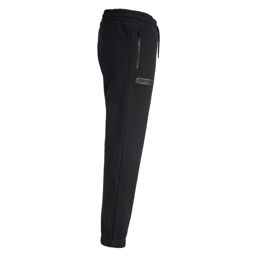 Pantalones de chándal negros «BVB Essentials» con bolsillo lateral con cremallera y un discreto logotipo del Borussia Dortmund, ideales para hacer deporte y para el tiempo libre.
