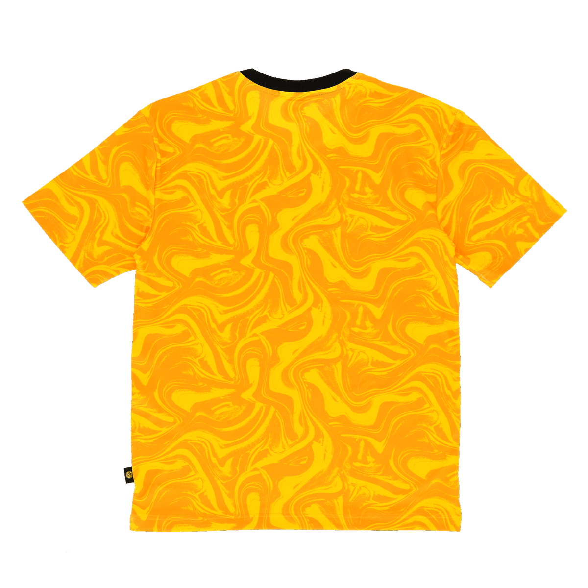 Vue de dos du t-shirt jaune du festival du BVB, avec un col rond noir et un motif abstrait qui attire l'œil.