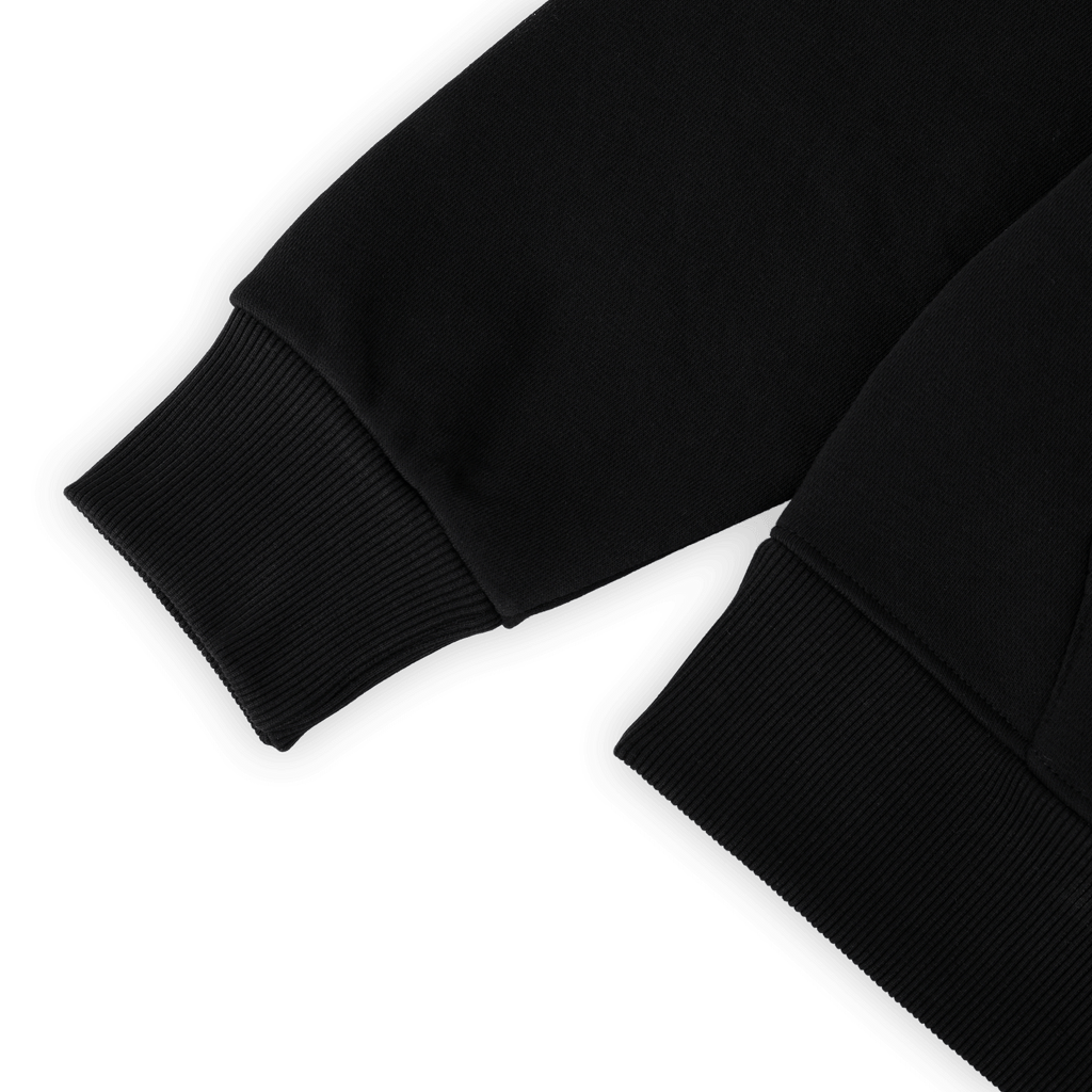 Gros plan sur les manches d'un sweat à capuche noir du BVB avec des poignets côtelés, issu de la gamme officielle de produits dérivés du Borussia Dortmund.