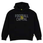 Felpa nera con cappuccio del BVB College con tasca a marsupio, accattivante motivo "Football Capital" nei colori grigio e giallo e logo del BVB sul davanti, ideale per i tifosi del Borussia Dortmund.