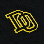 Gros plan sur le short de survêtement BVB-College, orné d'un logo BVB brodé en noir et jaune.
