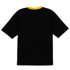 Vue de dos du t-shirt noir « BVB Iconic Lifestyle » avec son col jaune qui ne passe pas inaperçu, un modèle classique pour les supporters du Borussia Dortmund.