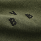 Maglietta BVB Urban color petrolio con scritta BVB nera; primo piano del tessuto di alta qualità.