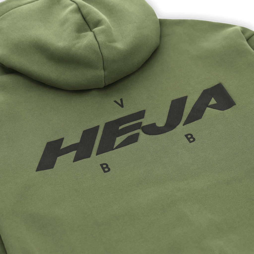 Felpa con cappuccio BVB Urban di colore verde con la scritta HEJA BVB in nero sul retro.
