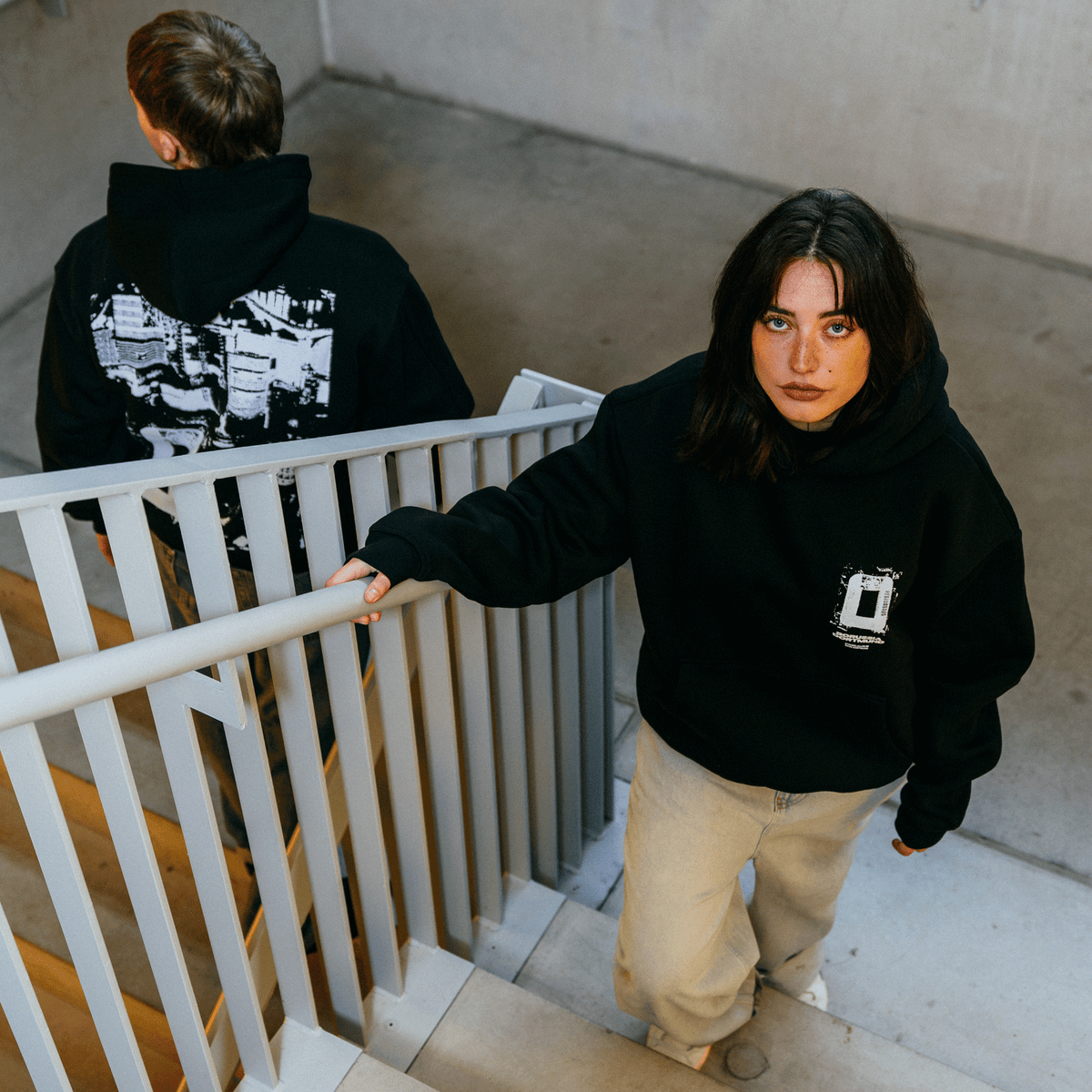 Felpa con cappuccio nera del BVB dal design moderno e con accenti bianchi che non passano inosservati, ideale per i tifosi e per lo streetwear.