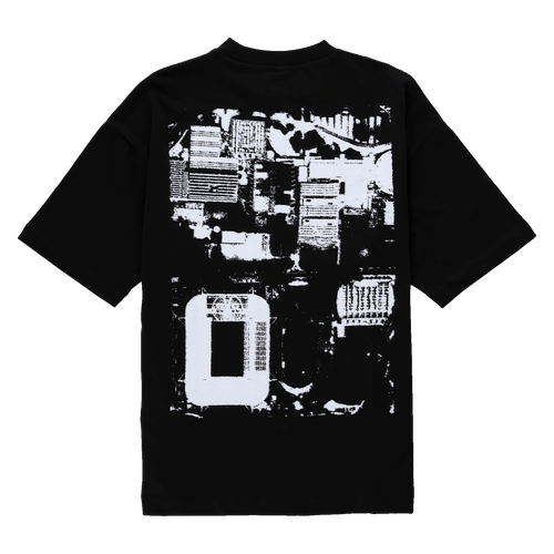 Rückansicht eines schwarzen BVB T-Shirts mit auffälligem weißem, abstraktem Design. Fanartikel von Borussia Dortmund.