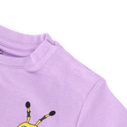 Maglietta viola del BVB per neonati e bambini piccoli con motivo EMMA. Realizzata in morbido cotone, con pratici bottoni a pressione sulla spalla per indossarla facilmente.