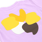 Maglietta viola del BVB per neonati e bambini piccoli con un disegno astratto in giallo, bianco e marrone sul retro. Ideale per i piccoli tifosi del Borussia Dortmund.