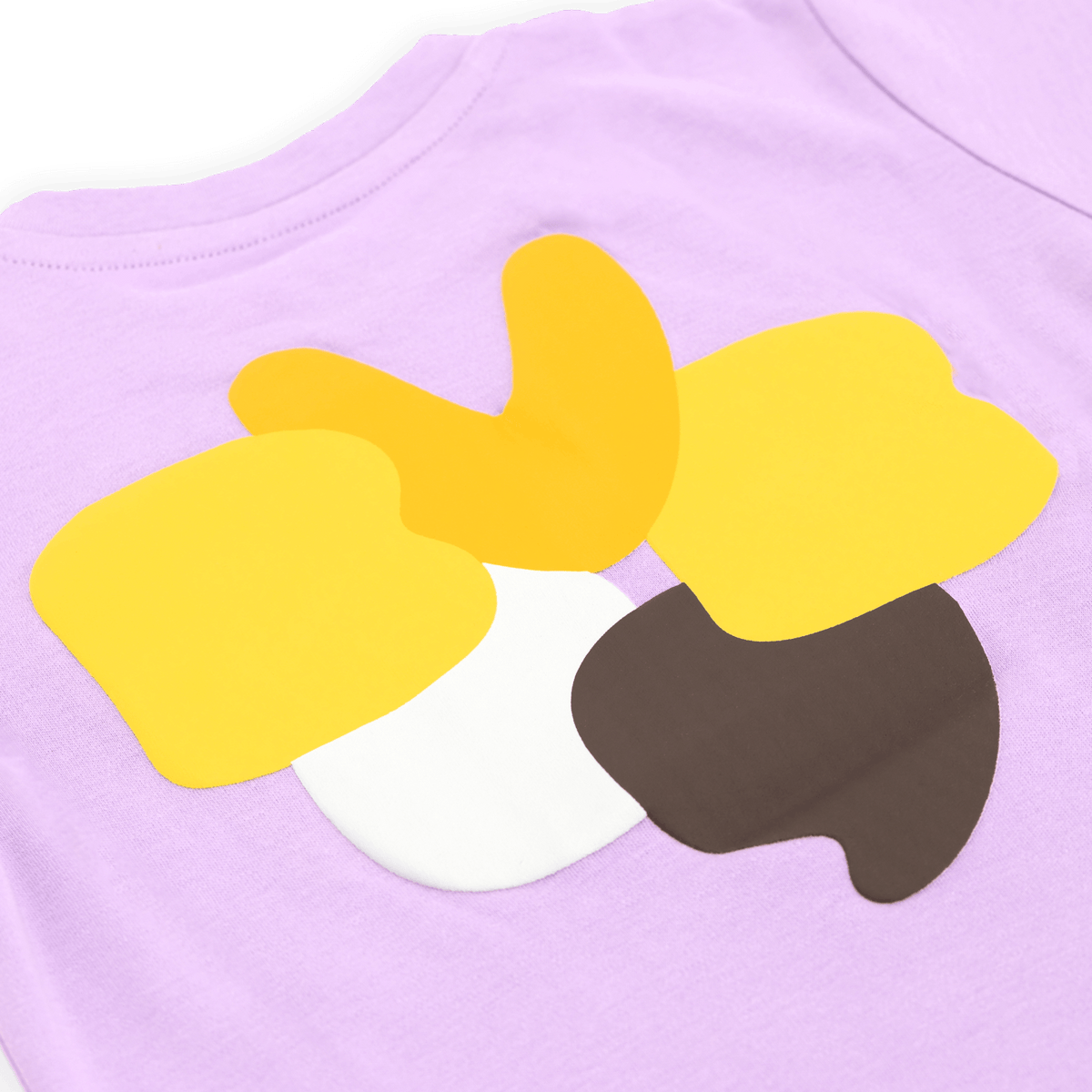 Maglietta viola del BVB per neonati e bambini piccoli con un disegno astratto in giallo, bianco e marrone sul retro. Ideale per i piccoli tifosi del Borussia Dortmund.