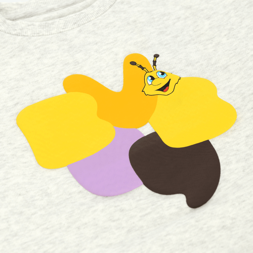 Graues Crewneck Sweatshirt für Babys und Kleinkinder von Borussia Dortmund mit bunter Grafik und EMMA-Motiv, geeignet als Fanartikel.