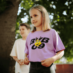 Camiseta infantil del BVB de color lila con el logotipo del BVB y la abeja EMMA estampados, ideal para los jóvenes aficionados del BVB 09.