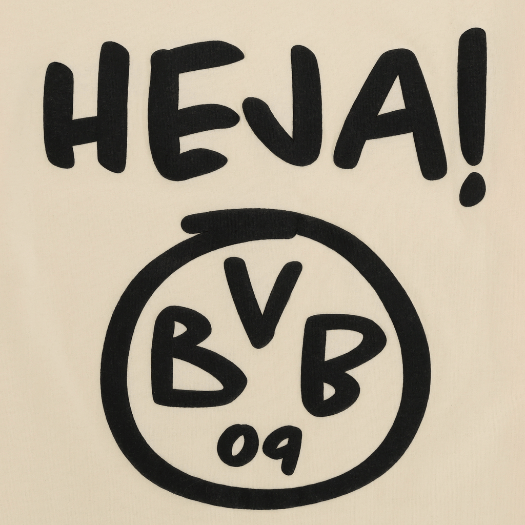 Hellbeiges BVB-T-Shirt für Kinder mit schwarzem HEJA!-Schriftzug und BVB-Logo auf der Vorderseite, Fanartikel von Borussia Dortmund.
