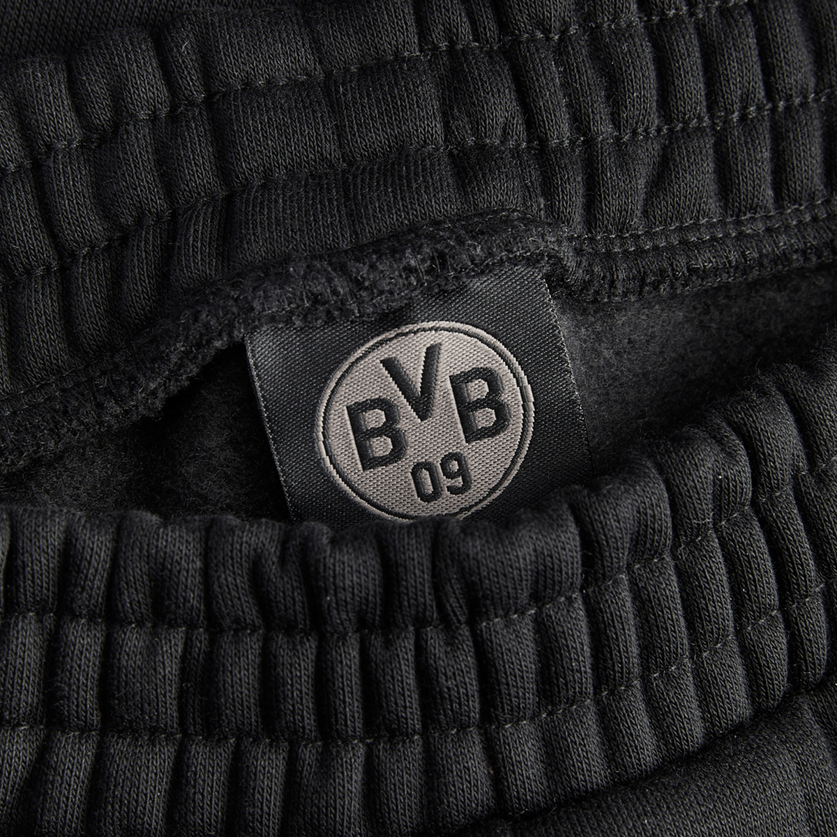 Schwarze BVB Kinder-Sweatpants mit gestepptem elastischen Bund und BVB 09-Logo, ideal für Fans und sportliche Aktivitäten.