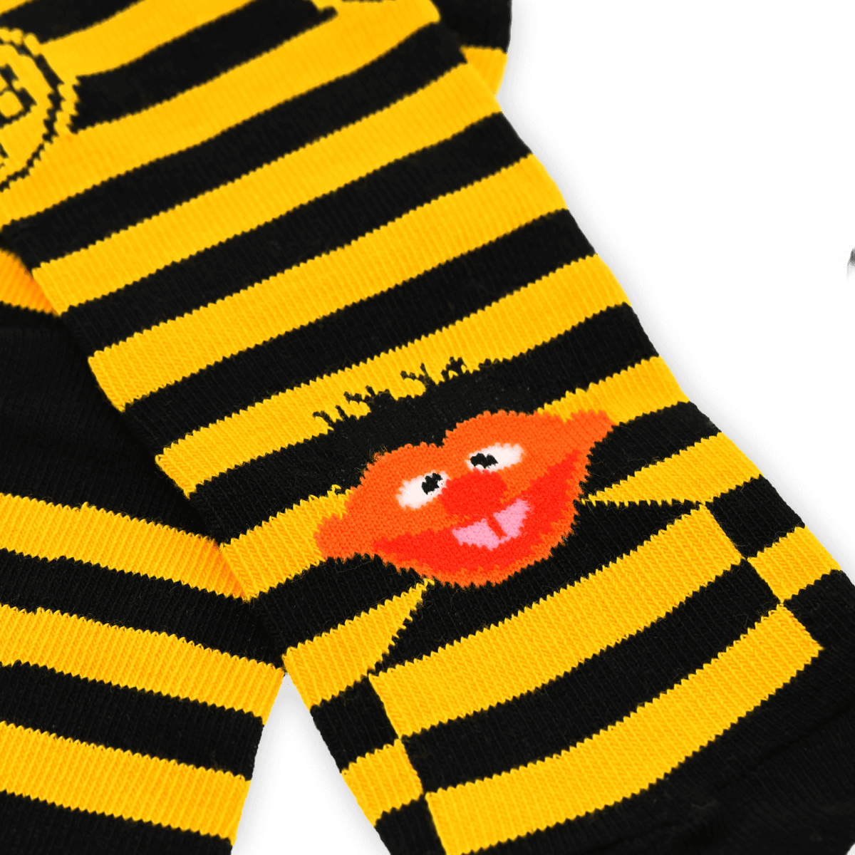 Calcetines infantiles del BVB en negro y amarillo, con diseño a rayas y un colorido motivo de Ernie, de Barrio Sésamo.