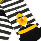Calcetines a rayas negras y amarillas con el motivo de Bert, de Barrio Sésamo, ideales para los aficionados del BVB y aptos para niños.