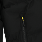 Immagine dettagliata della giacca invernale del BVB nei colori nero e giallo con cerniera gialla, ideale per le giornate fredde.
