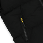 Primo piano di una giacca invernale del BVB nei colori nero e giallo con cerniera a vista, ideale per i bambini.