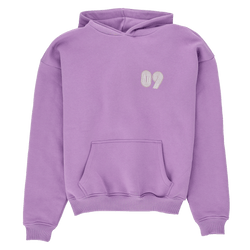 Lila BVB-Hoodie mit Kapuze und aufgedrucktem weißen '09'-Logo auf der Brust, ideal als bequemer Fanartikel.