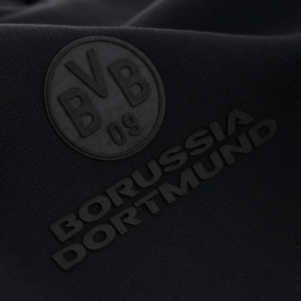 Felpa con cappuccio nera BVB Core con un discreto logo BVB 09 e la scritta "Borussia Dortmund", ideale per i tifosi della squadra di calcio.