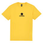 Gelbes BVB-Core-T-Shirt mit schwarzem Borussia Dortmund-Logo auf der Vorderseite. Ideal für Fans von Borussia Dortmund und schwarzgelbem Merchandise.