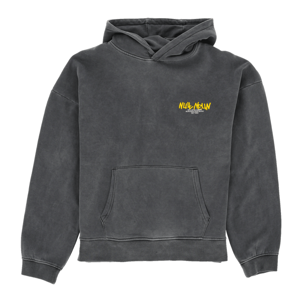 Felpa con cappuccio BVB Urban nei toni del nero e del grigio, con stampa graffiti “Null Neun” in giallo e tasca a marsupio, capo casual per i tifosi dal design urbano effetto slavato.