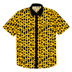 Elegante camisa del BVB Festival II en negro y amarillo, con un llamativo estampado geométrico, cuello negro y el logotipo del BVB en el pecho.