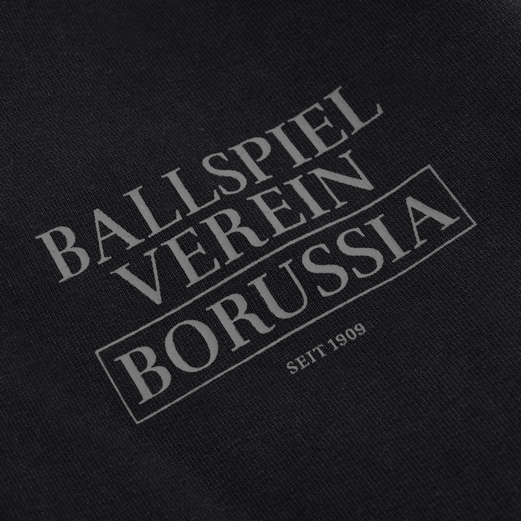 Felpa con cappuccio del BVB in nero sbiadito da donna, impreziosita dal logo “BALLSPIEL VEREIN BORUSSIA” e dalla scritta “Seit 1909”, ideale per i tifosi del Borussia Dortmund.