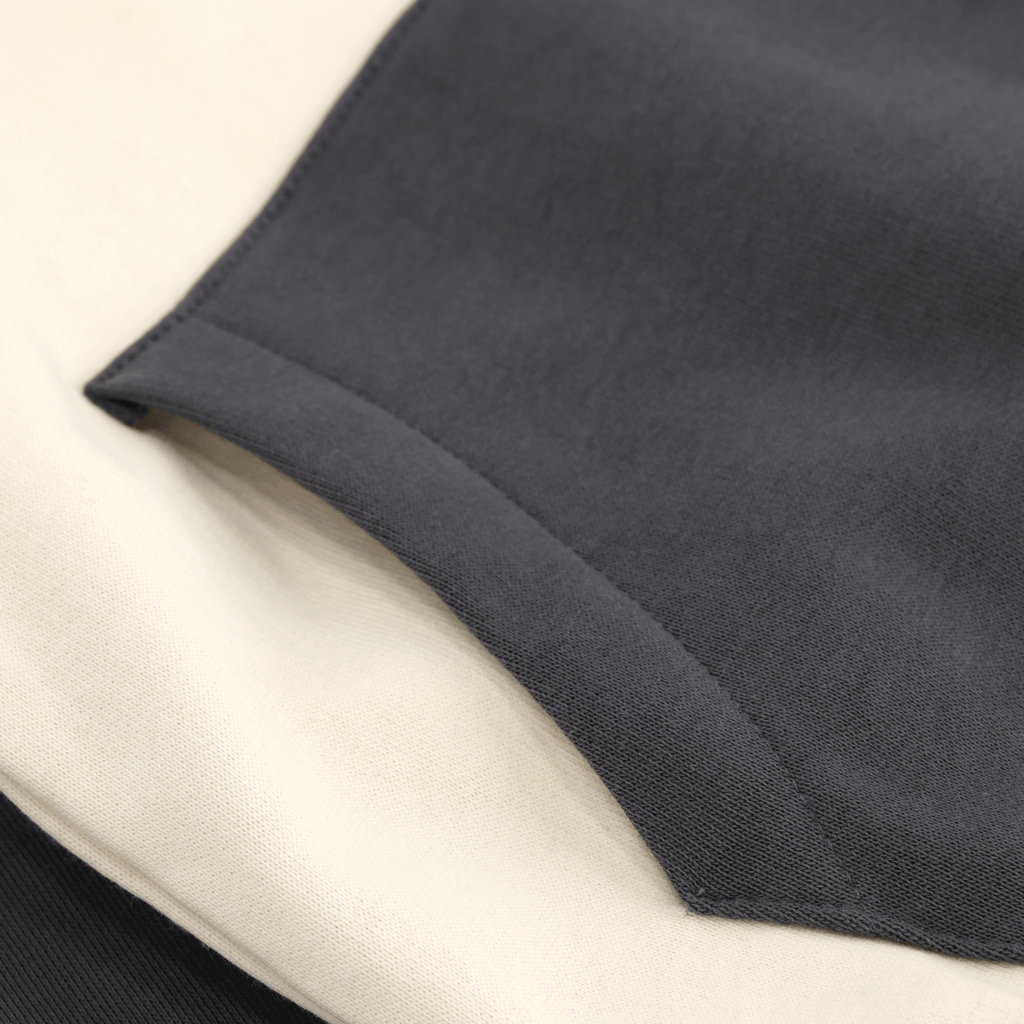 Vista dettagliata della felpa con cappuccio per bambini BVB Colorblock II, dal design sportivo, nei colori bianco e nero.