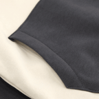 Vista dettagliata della felpa con cappuccio per bambini BVB Colorblock II, dal design sportivo, nei colori bianco e nero.